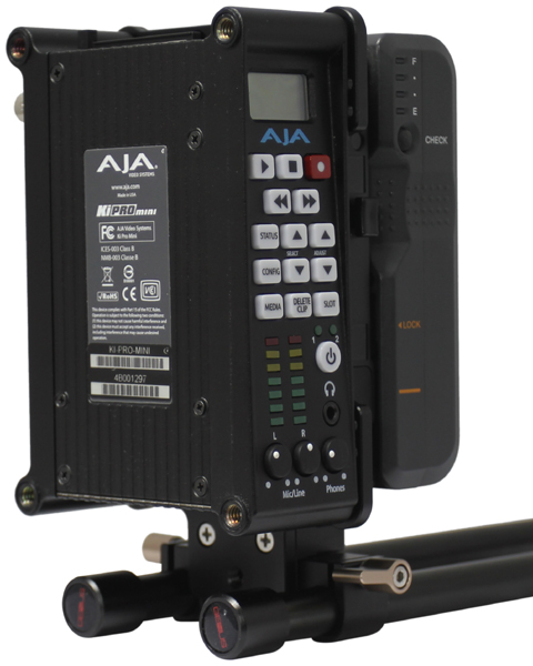 <b>AJA KiPro Miniとバッテリーの装着例</b>