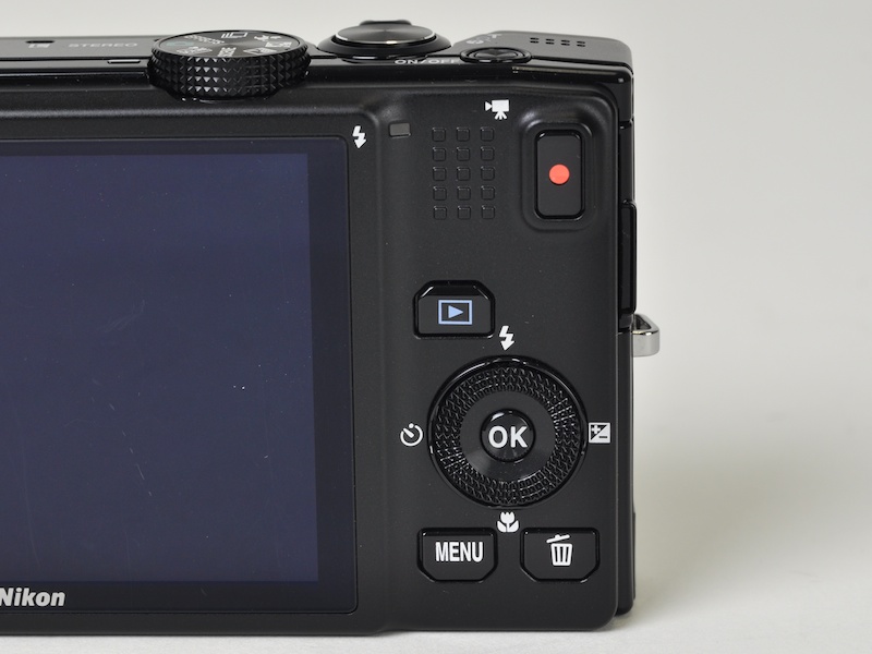 <b>メインの操作ボタン類。動画ボタンが存在を主張</b>