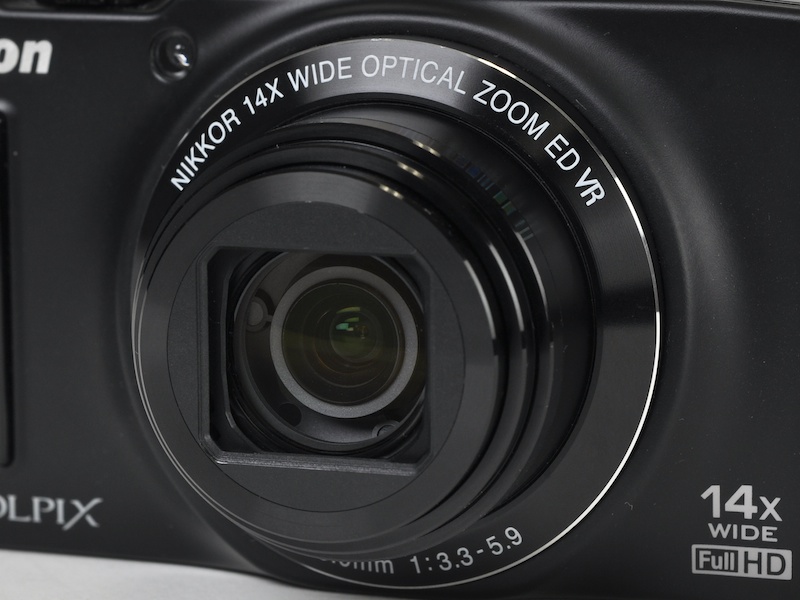 <b>レンズは25-350mm相当（35mm判換算）の光学14倍ズーム</b>