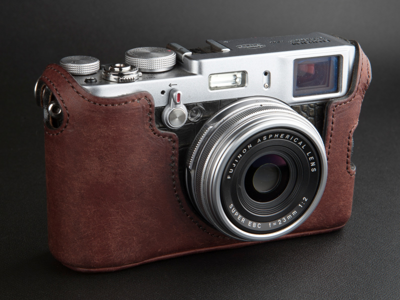 <b>同ブランドお得意のマテリアル、バケッタレザーを使用している。価格は1万4,490円</b>