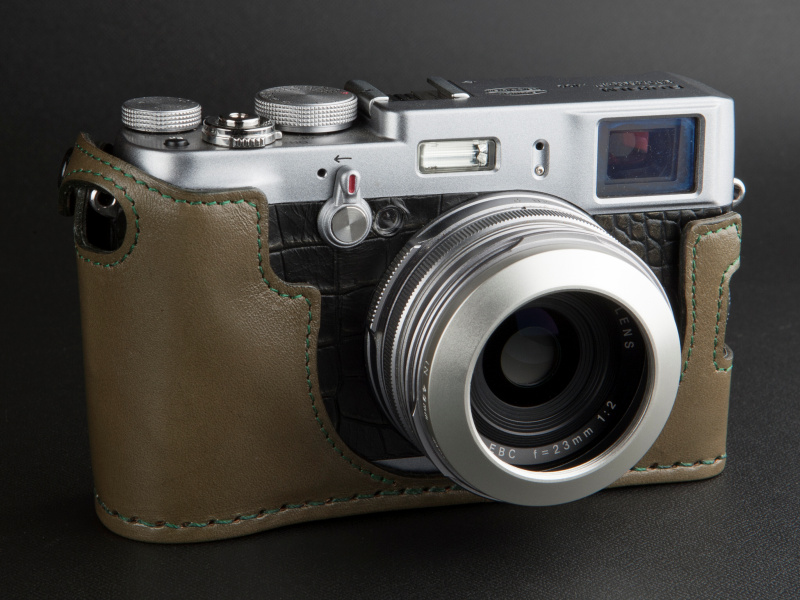 <b>レンズ外周を広く見せたデザインを採用している。価格は9,800円</b>