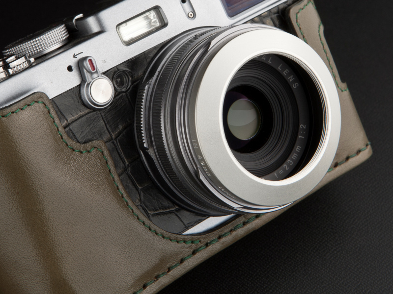 <b>メタルインナーフードは純正アダプターリングにねじ込む。価格は3,150円</b>