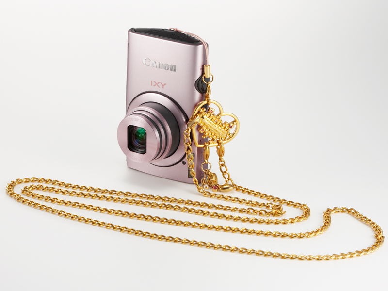 <b>オリジナルのロングストラップが付属する</b>