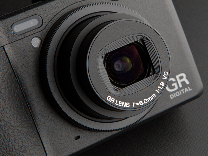 <b>ユーザー待望の手ブレ補正機能搭載に併せ、レンズの銘板に「VC」表記が加わった</b>