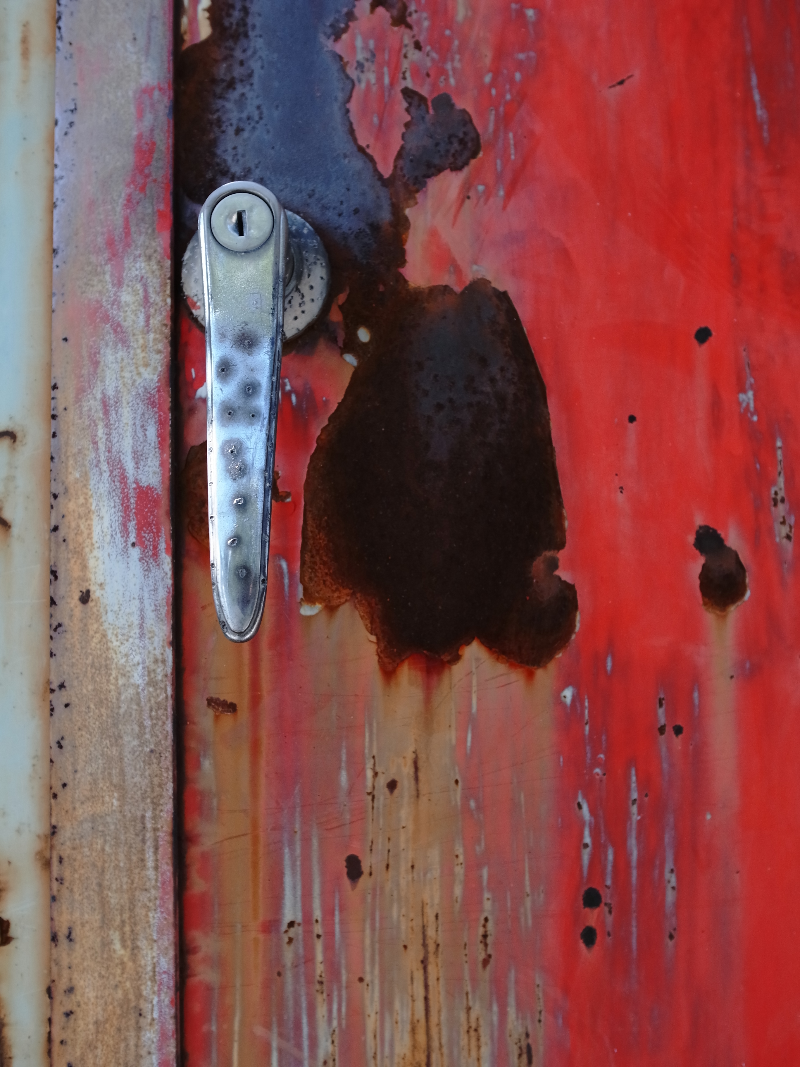 <b>ポジフィルム調 / GR DIGITAL IV / 3,648×2,736 / 1/230秒 / F2.8 / -0.7EV / ISO80 / WB:オート</b>