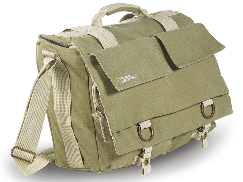 <b>値下げ対象の1つであるアースエクスプローラー コレクションの「大型ショルダーバッグ」（NG 2477）は、2万5,200円から1万8,690円になる</b>