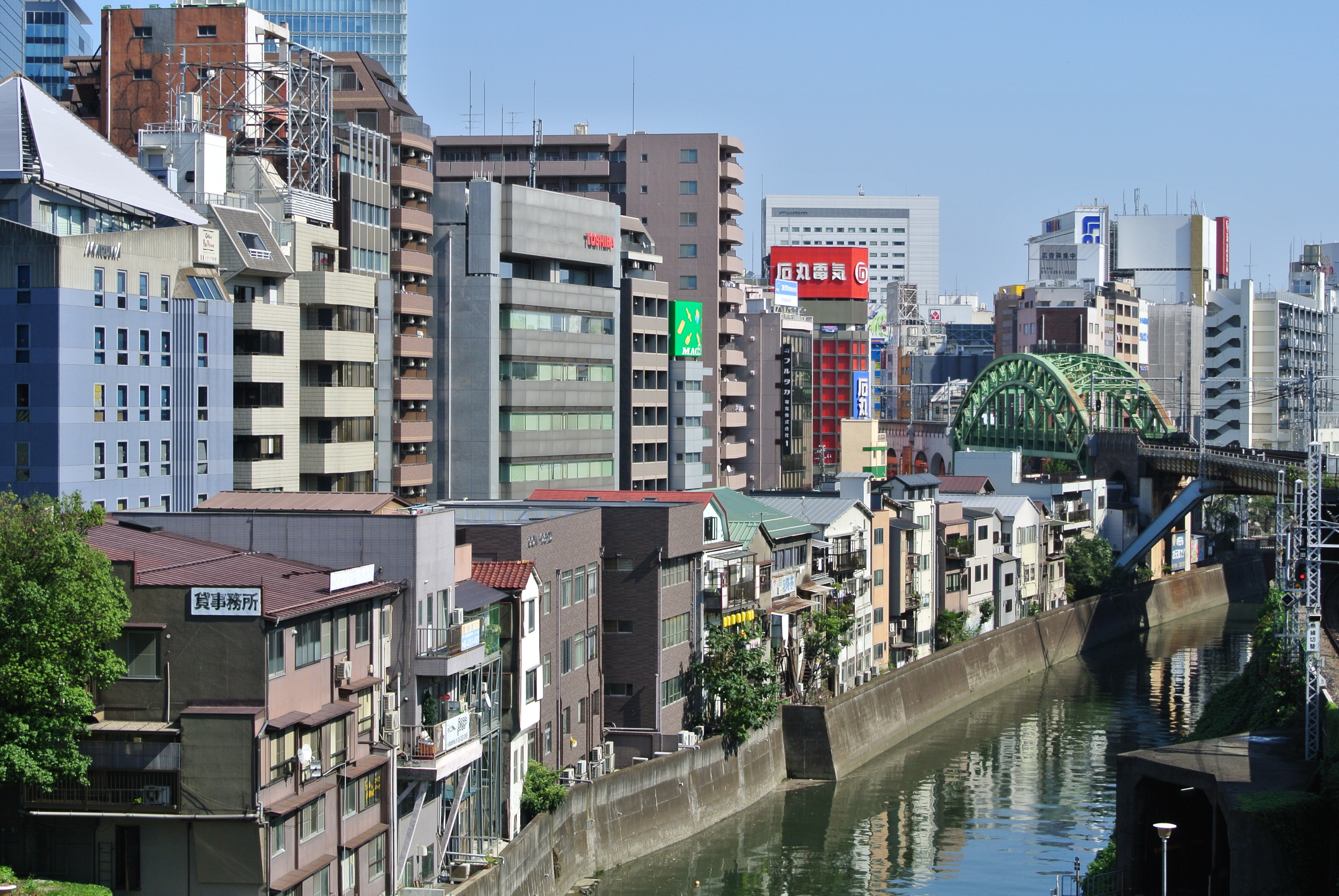 <b>ピクチャーコントロール:風景 / NIKON 1 V1 / 1 NIKKOR VR 10-30mm F3.5-5.6 / 6.5MB / 3,872×2,592 / 1/250秒 / F8 / 0.0EV / ISO100 / WB:オート / 26.7mm</b>