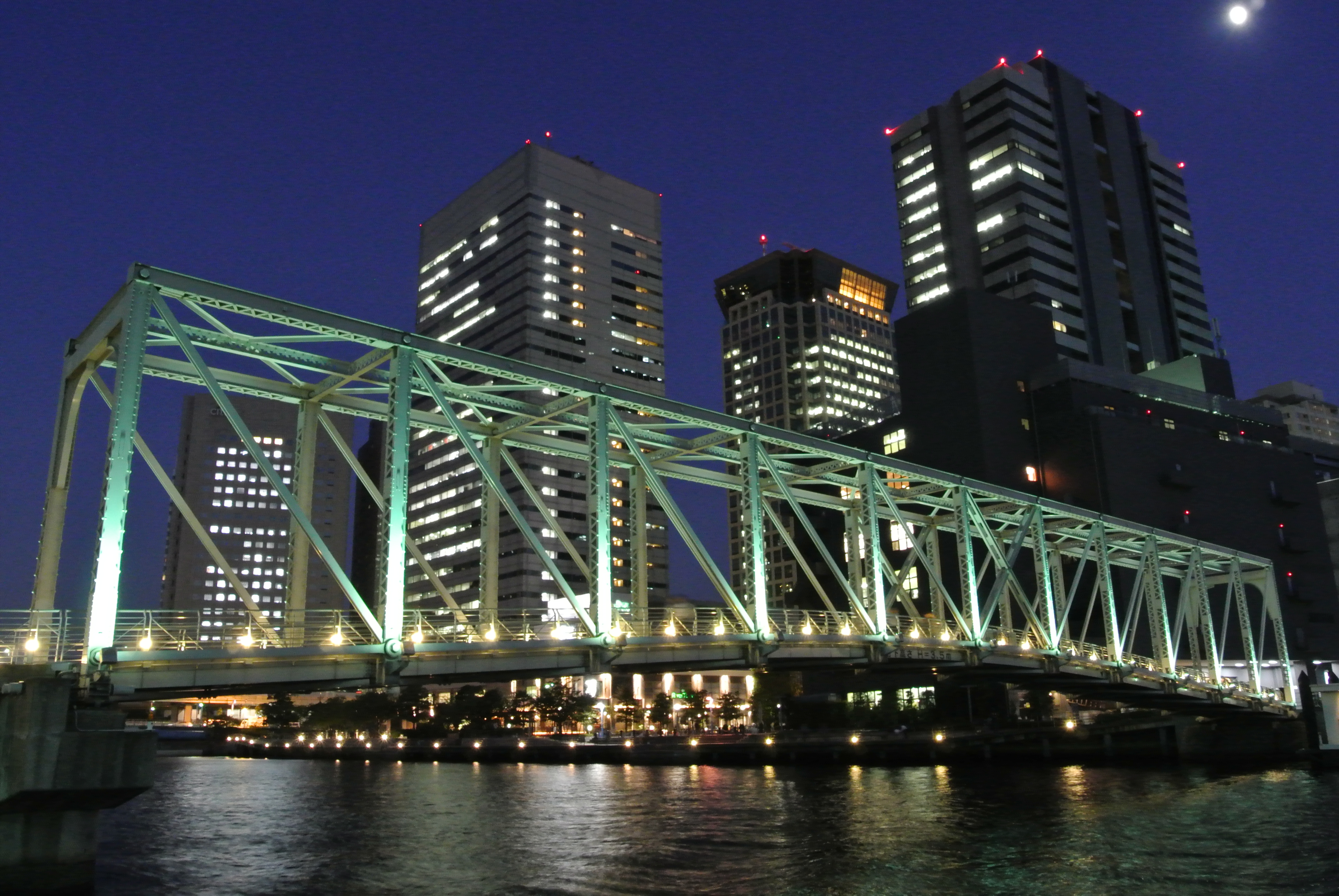 <b>ノイズリダクション:オン / ISO1600 / NIKON 1 V1 / 1 NIKKOR VR 10-30mm F3.5-5.6 / 5.8MB / 3,872×2,592 / 1/1.6秒 / F8 / +0.7EV / WB:オート / 10mm</b>