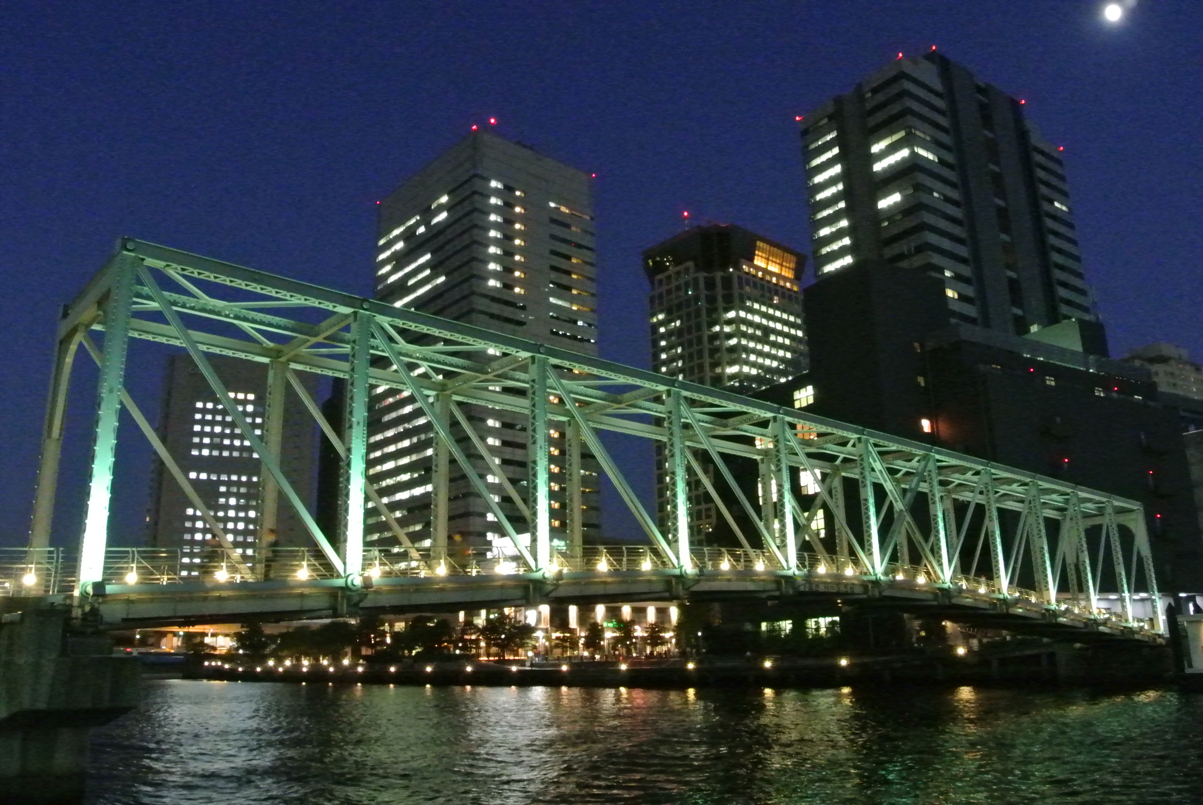 <b>ノイズリダクション:オン / ISO Hi（拡張設定） / NIKON 1 V1 / 1 NIKKOR VR 10-30mm F3.5-5.6 / 6.5MB / 3,872×2,592 / 1/6秒 / F8 / +0.7EV / WB:オート / 10mm</b>