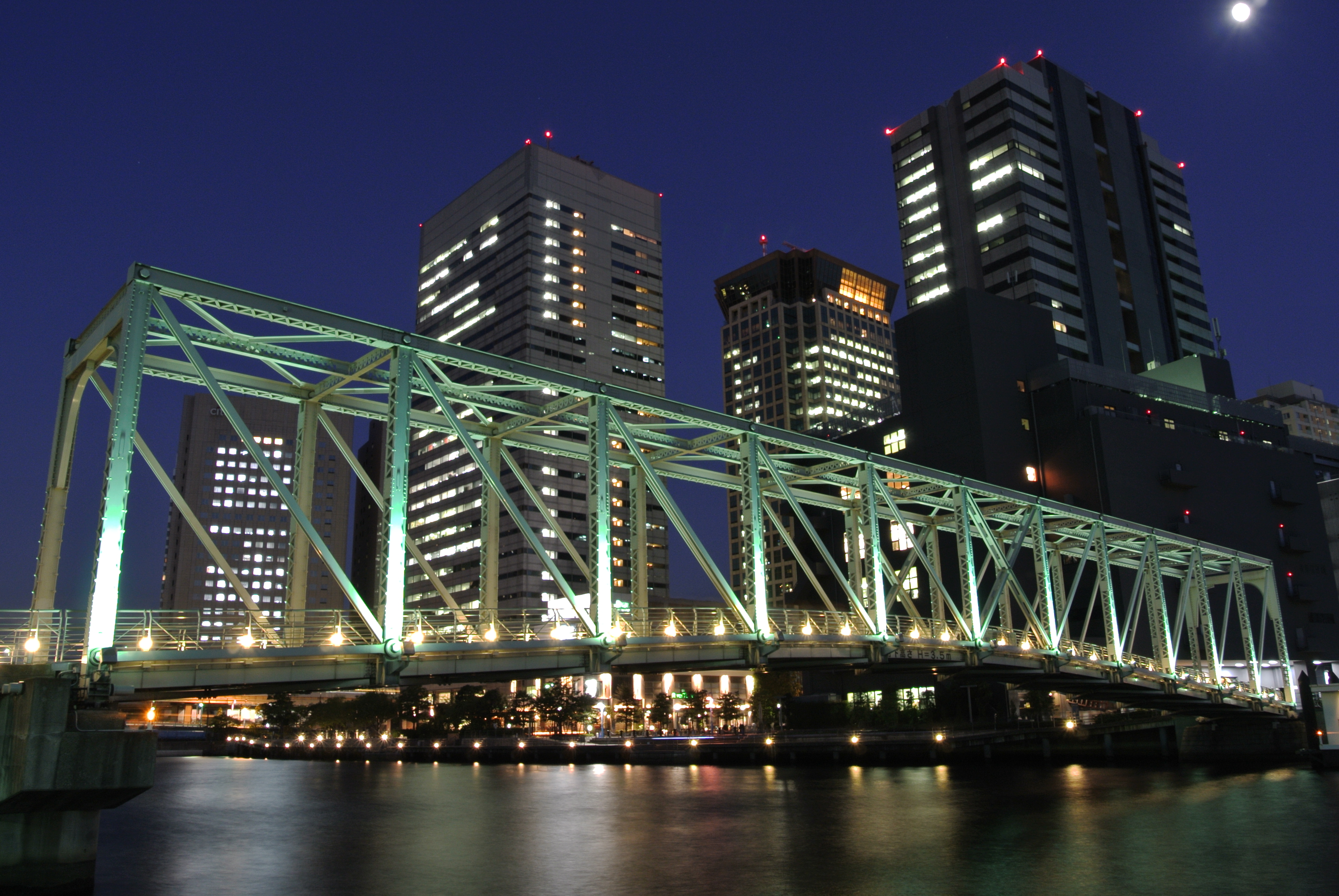 <b>ノイズリダクション:オフ / ISO100 / NIKON 1 V1 / 1 NIKKOR VR 10-30mm F3.5-5.6 / 5.7MB / 3,872×2,592 / 10秒 / F8 / +0.7EV / WB:オート / 10mm</b>