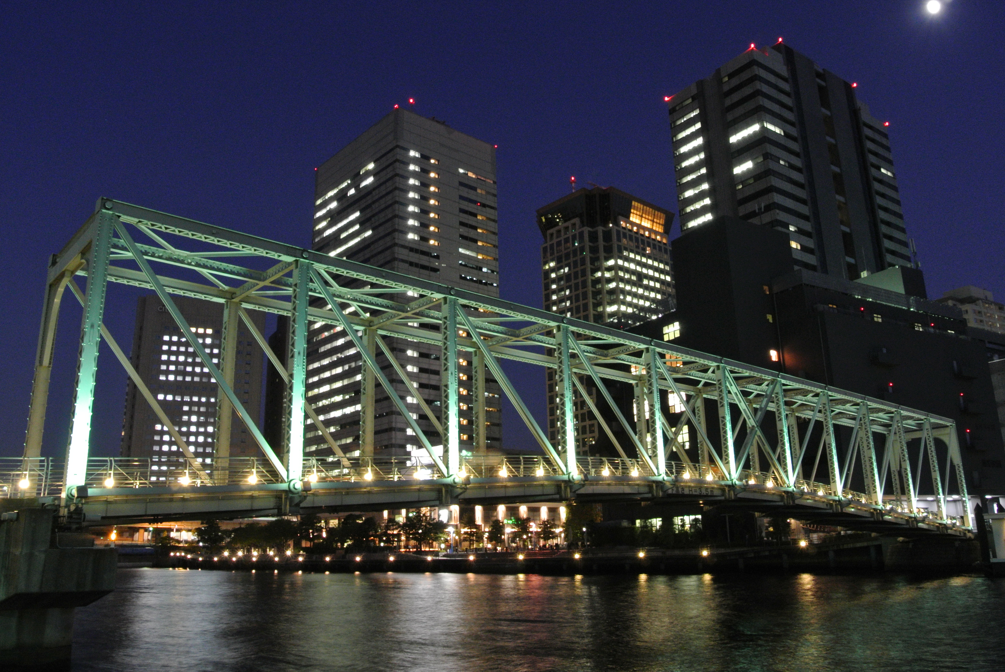 <b>ノイズリダクション:オフ / ISO800 / NIKON 1 V1 / 1 NIKKOR VR 10-30mm F3.5-5.6 / 6.7MB / 3,872×2,592 / 1.3秒 / F8 / +0.7EV / WB:オート / 10mm</b>