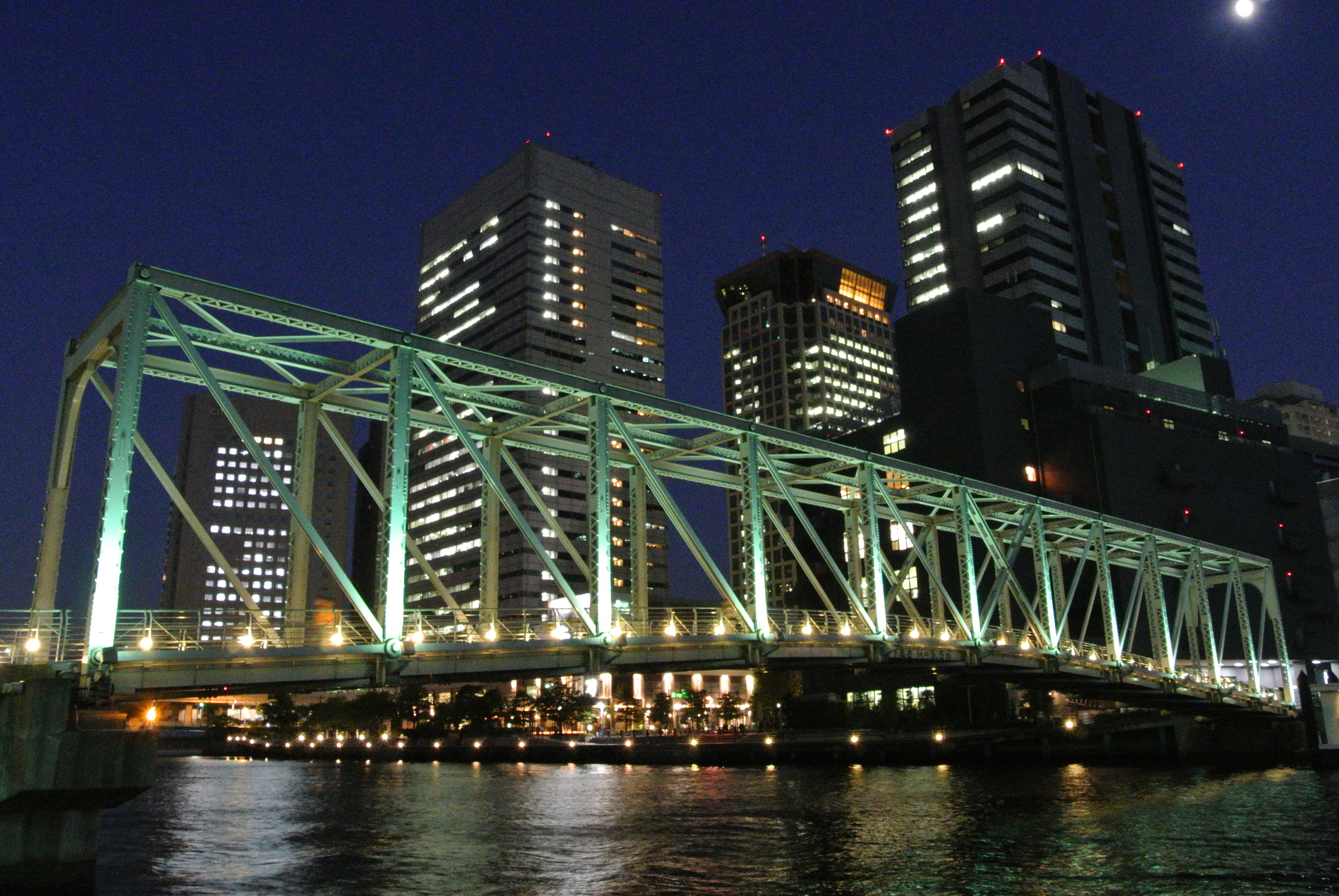 <b>ノイズリダクション:オフ / ISO3200 / NIKON 1 V1 / 1 NIKKOR VR 10-30mm F3.5-5.6 / 6.4MB / 3,872×2,592 / 1/3秒 / F8 / +0.7EV / WB:オート / 10mm</b>