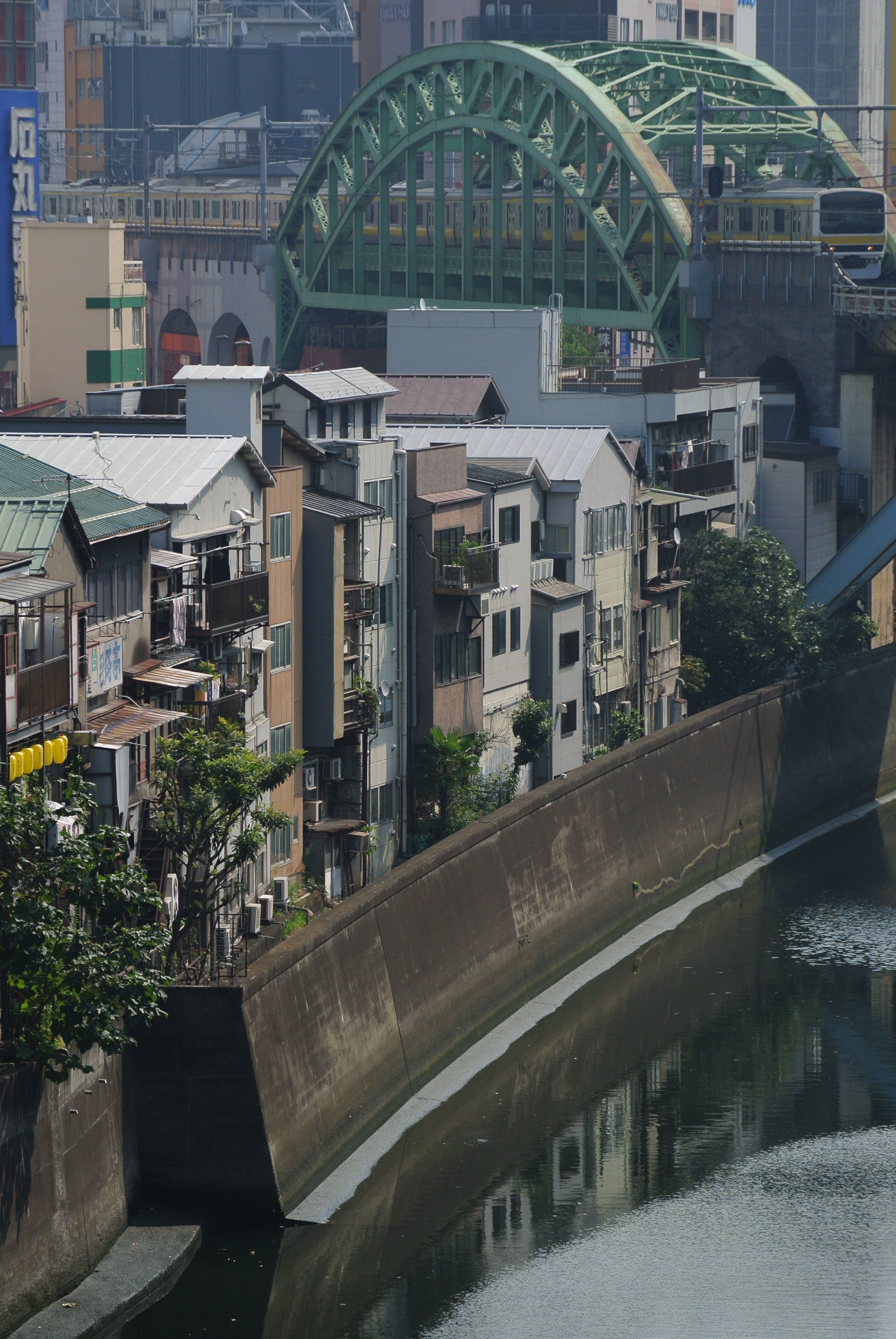 <b>NIKON 1 V1 / 1 NIKKOR VR 30-110mm F3.8-5.6 / 6.2MB / 2592X3872 / 1/1,000秒 / F4.8 / -1.0EV / ISO100 / WB:オート / 71.6mm</b>