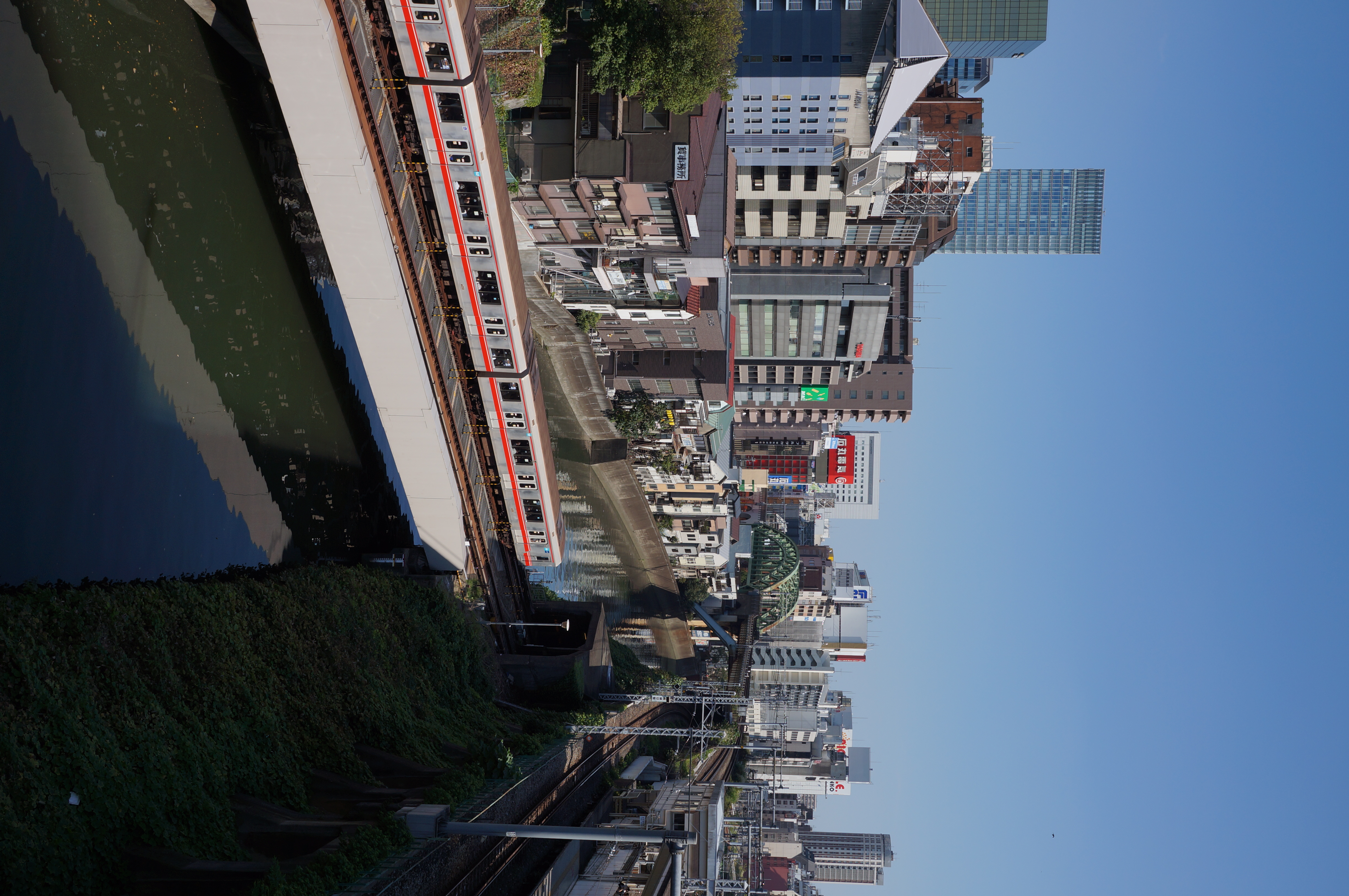 <b>NEX-5N / Sonnar T* E 24mm F1.8 ZA / 約5.2MB / 3264x4912 / 1/400秒 / F8 / -0.7EV / ISO100 / WB:太陽光</b>