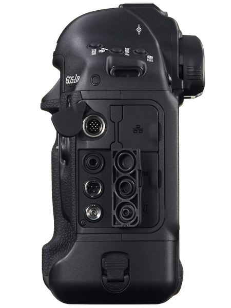 <b>本体側面には有線LAN端子などを装備する</b>