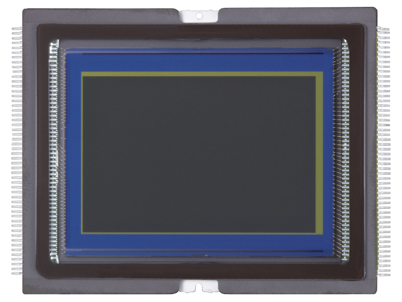 <b>有効1,810万画素の35mmフルサイズセンサーを採用</b>