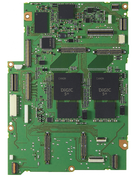 <b>メイン基板。DIGIC 5+を2機搭載する</b>
