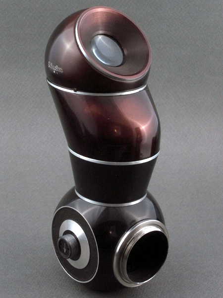 <b>ミラーハウジングを後ろから見たところ。接眼部は45度に向けられている。内部にプリズムと可動ミラーを備える（左手側にミラーセットレバーがある）。前後にライカＬスクリューマウントを備える</b>