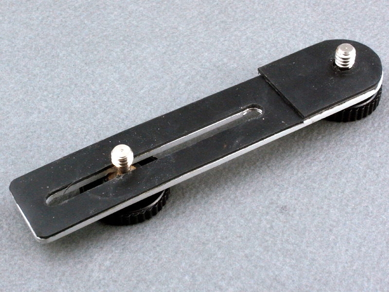 <b>そこでストロボ用ブラケットにABS板とゴム板を貼って、このようなパーツを作る</b>