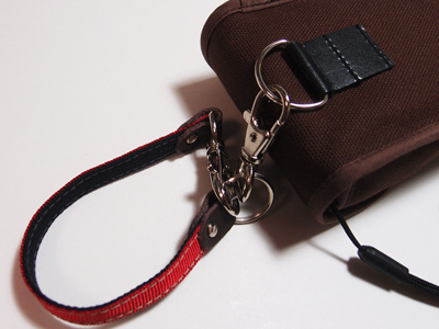 <b>ハンドストラップも別売で用意する</b>