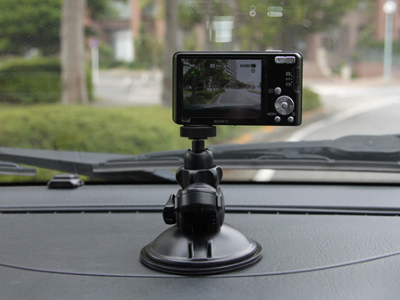 <b>ダッシュボードへの装着例</b>