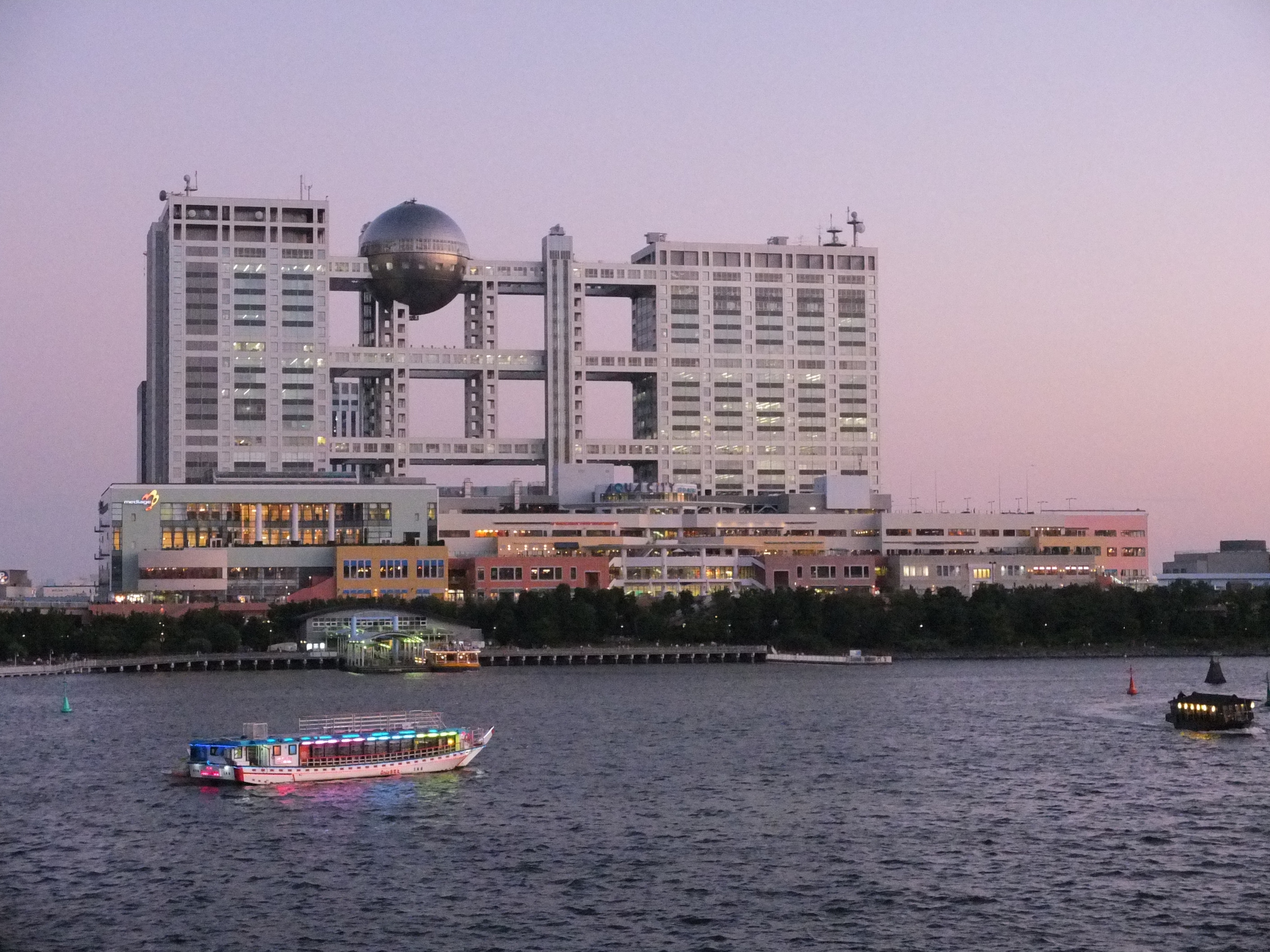 <b>ISO4000 / FINEPIX X10 / 2.6MB / 2,816×2,112 / 1/300秒 / F4 / 0.0EV / WB:晴天 / 17.3mm</b>