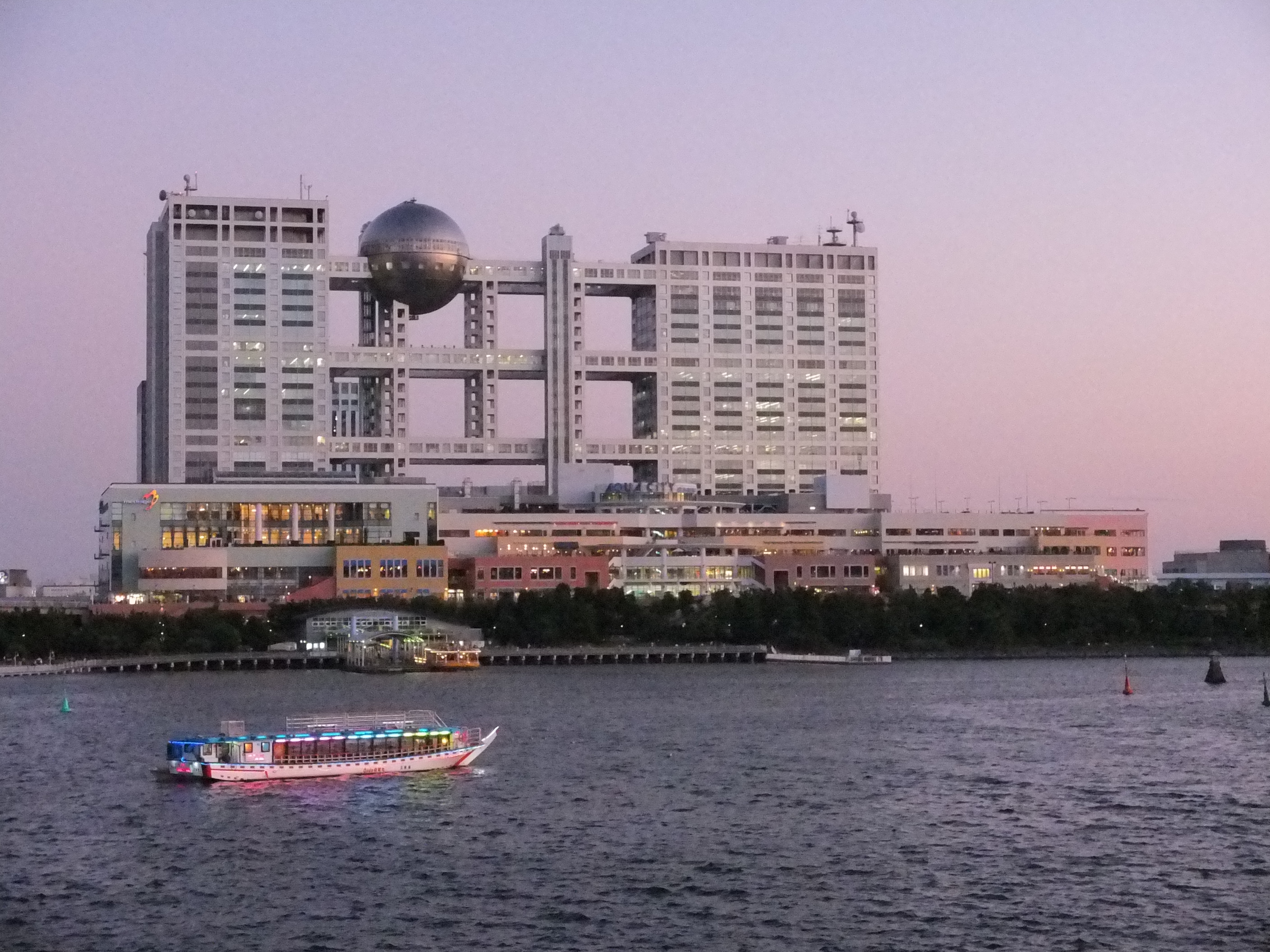 <b>ISO6400 / FINEPIX X10 / 2.6MB / 2,816×2,112 / 1/420秒 / F4 / 0.0EV / WB:晴天 / 17.3mm</b>