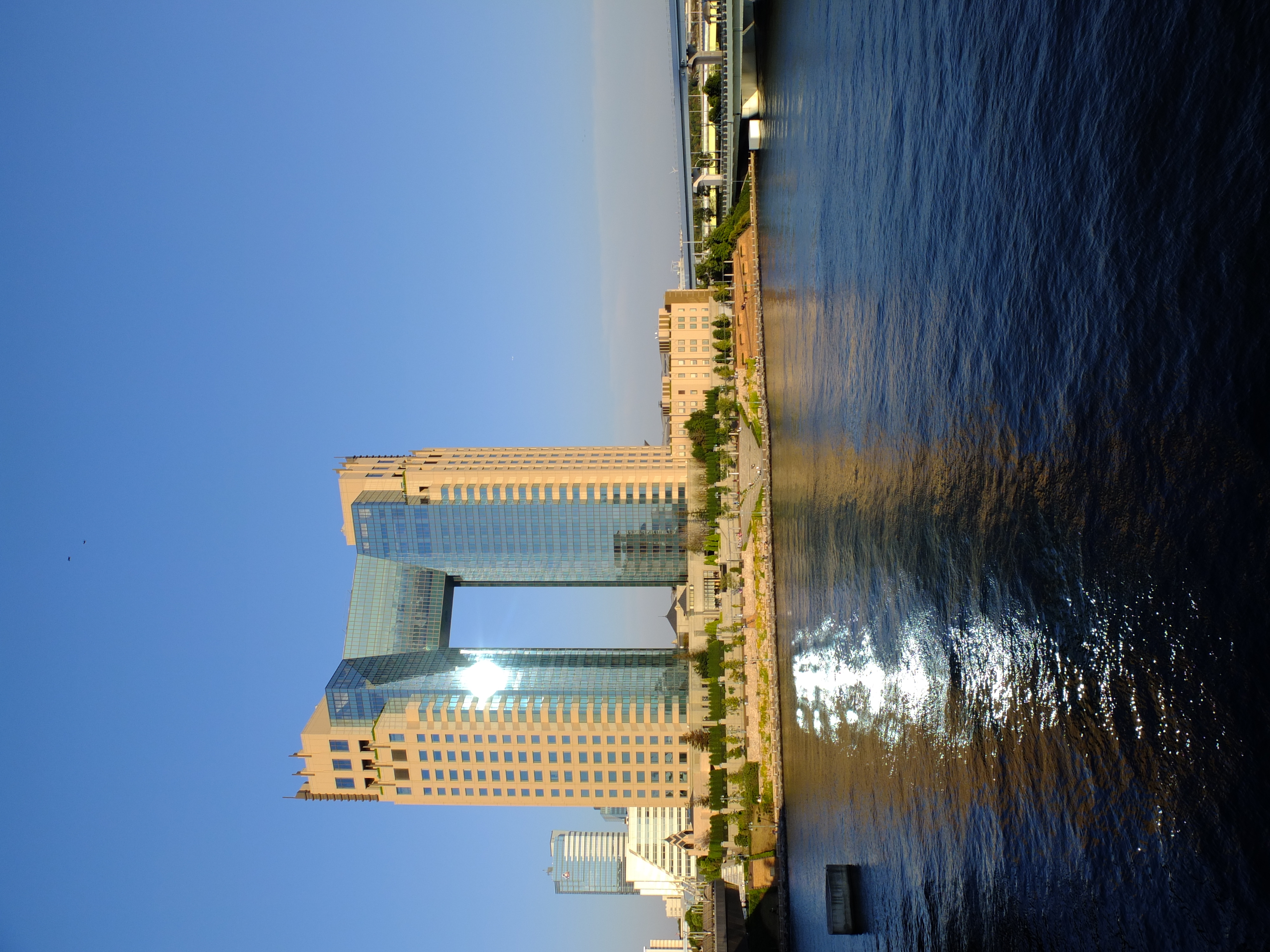 <b>Velvia/ビビッド / FINEPIX X10 / 4.5MB / 3,000×4,000 / 1/420秒 / F5.6 / 0.0EV / ISO100 / WB:オート / 7.1mm</b>