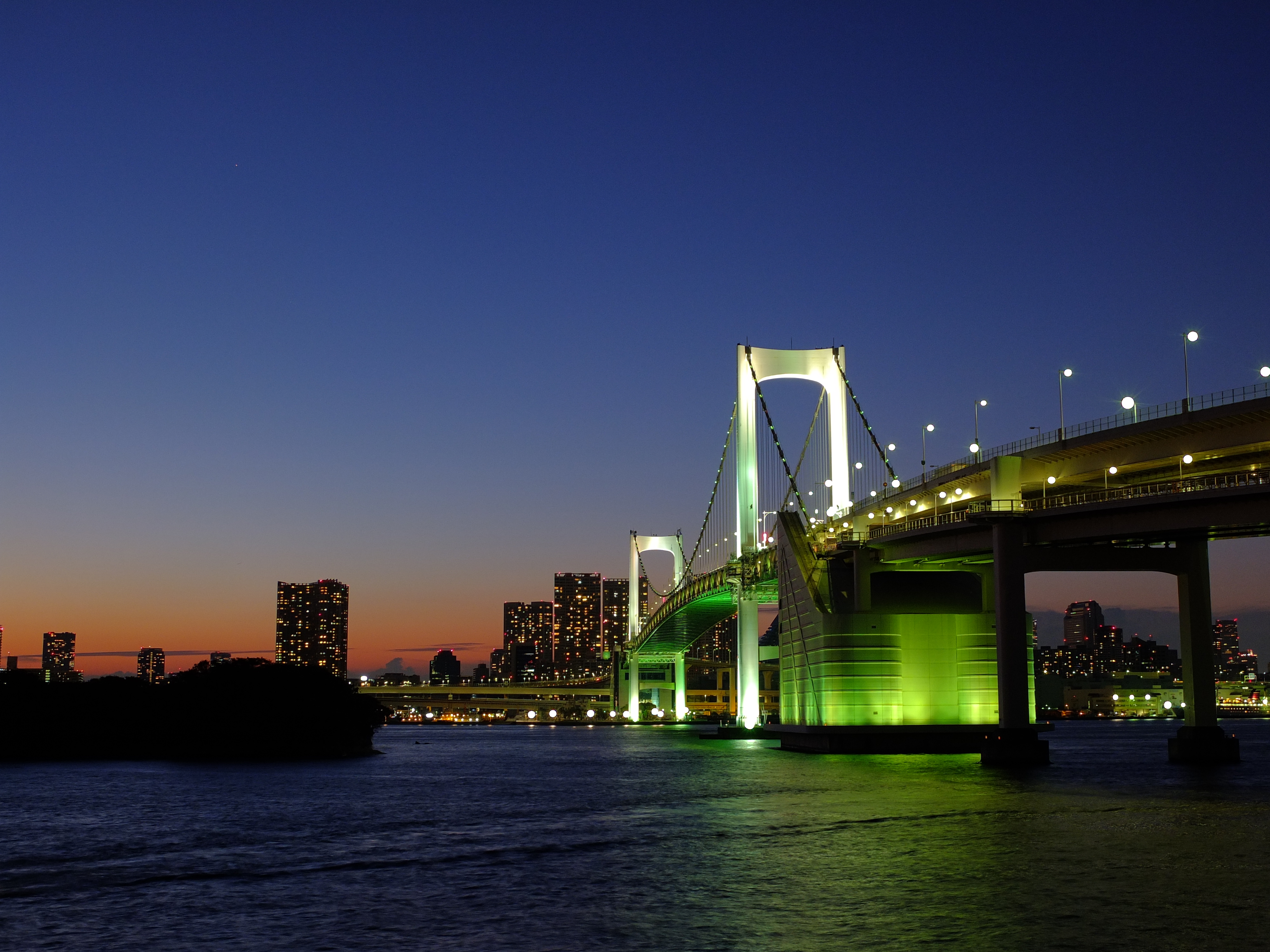 <b>FINEPIX X10 / 4.4MB / 4,000×3,000 / 1.0秒 / F4 / -1.3EV / ISO100 / WB:晴天 / 11.3mm</b>