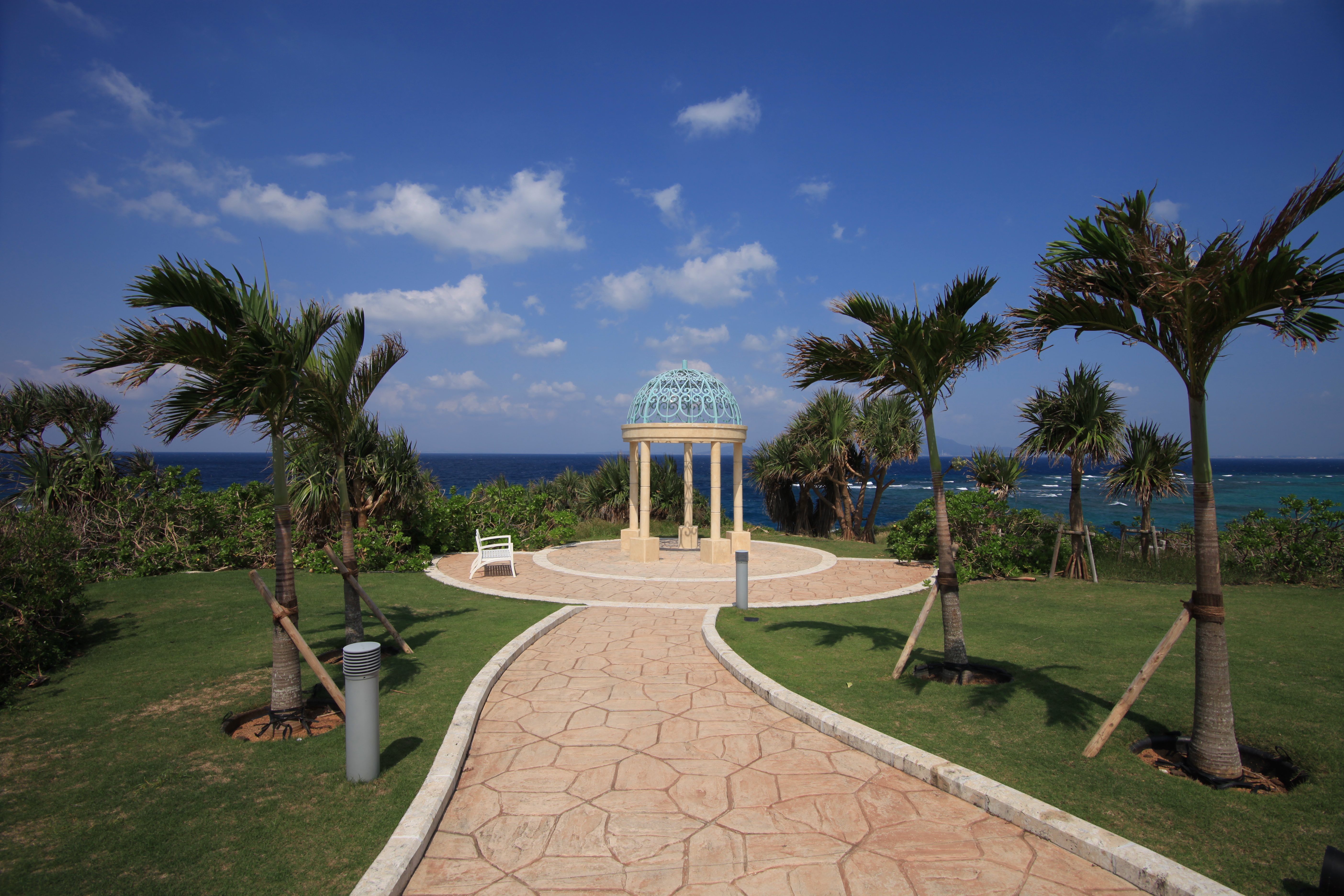 <b>EOS 5D Mark II / Tokina AT-X 17-35 F4 PRO FX / 約7.6MB / 5,616×3,744 / 1/400秒 / F9 / 0.0EV / ISO100 / WB:太陽光 / 17mm</b>