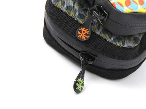 <b>ジッパープルも本体カラーに合わせた</b>