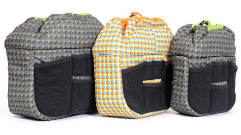 <b>背面にメッシュポケットを備えている</b>