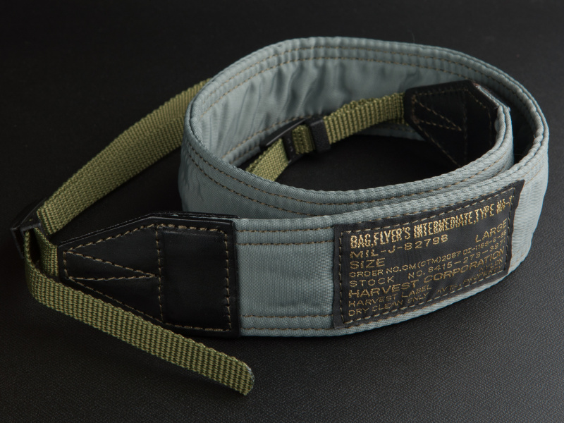 <b>HARVEST LABEL FLYER'S カメラストラップは4,980円。マップカメラの特注ストラップだ</b>