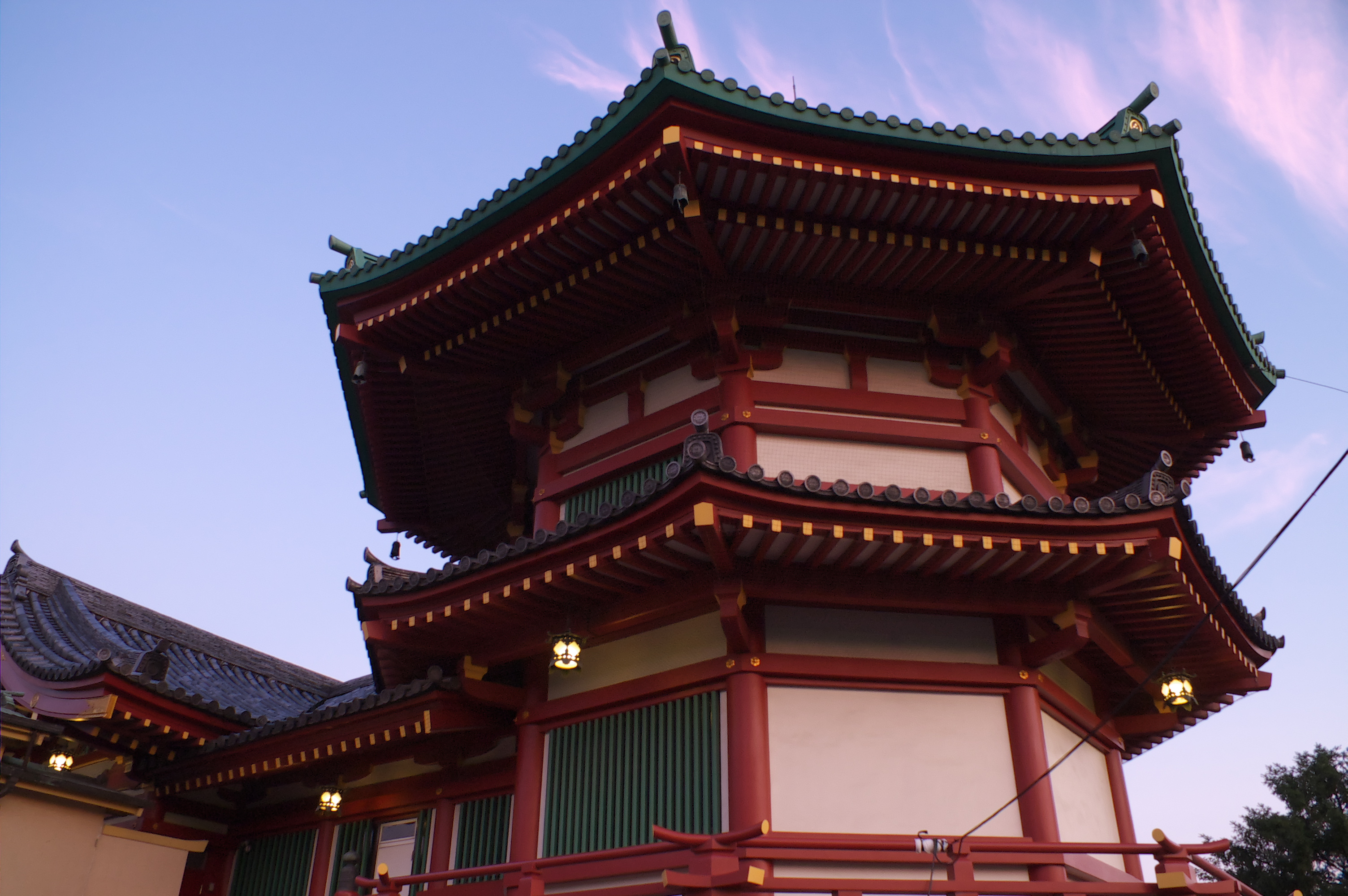 <b>RAWから現像してJPEGで保存。α-7 DIGITAL / AF DT ZOOM 18-70mm F3.5-5.6（D） / 約2.0MB / 3,008×2,000 / 1/20秒 / F4.5 / -1.0EV / ISO800 / WB:太陽光 / 18mm</b>