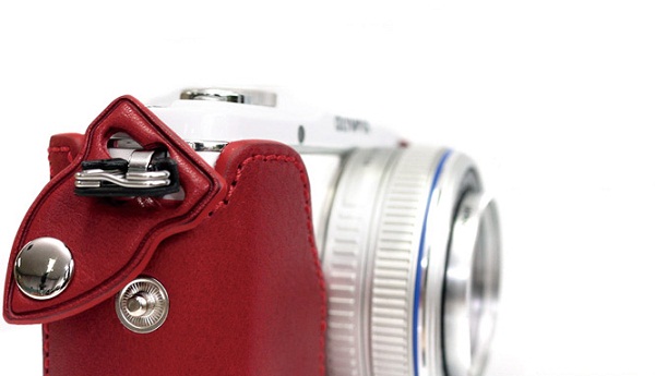 <b>ストラップ取り付け部</b>