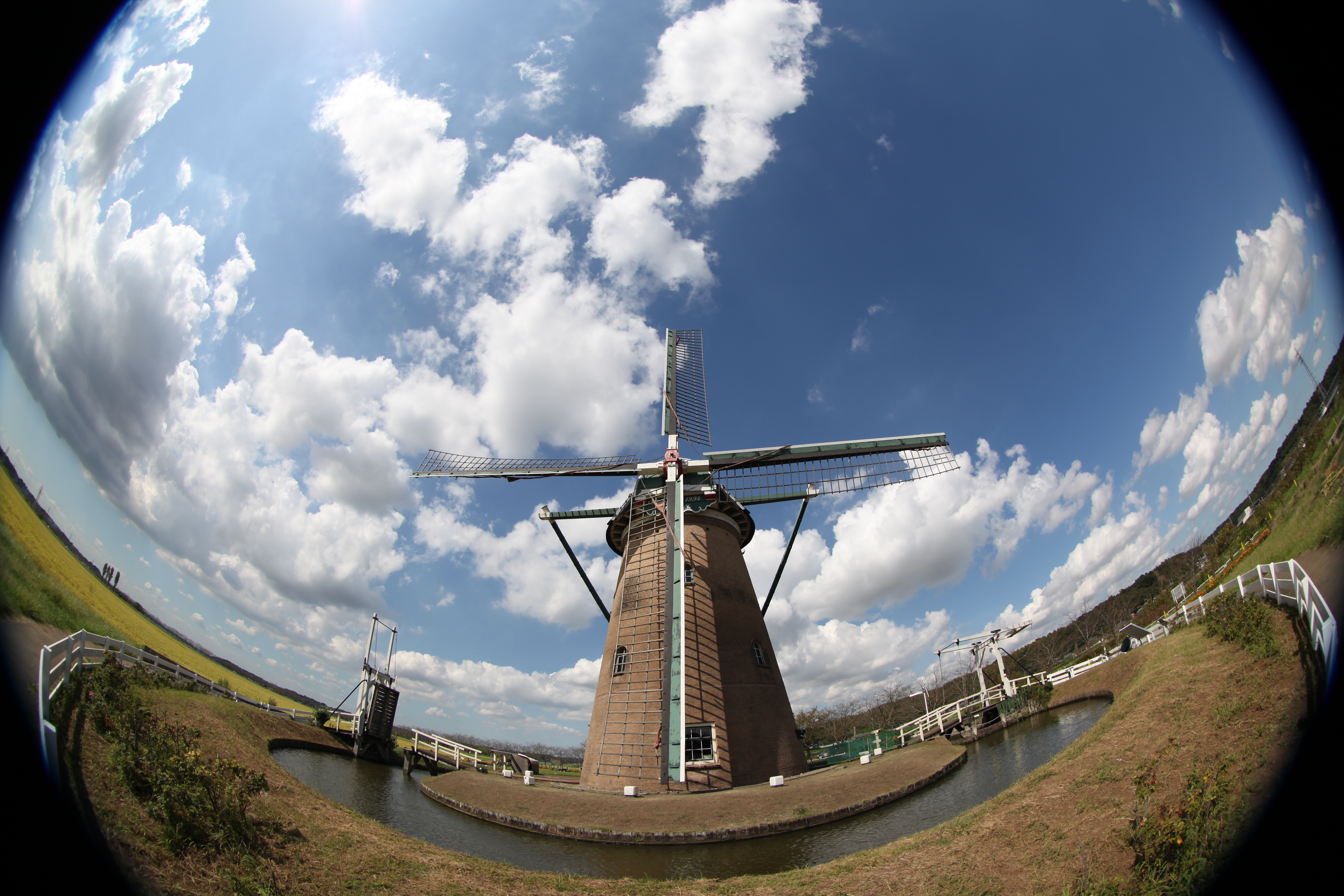 <b>12mm / F5.6</b>