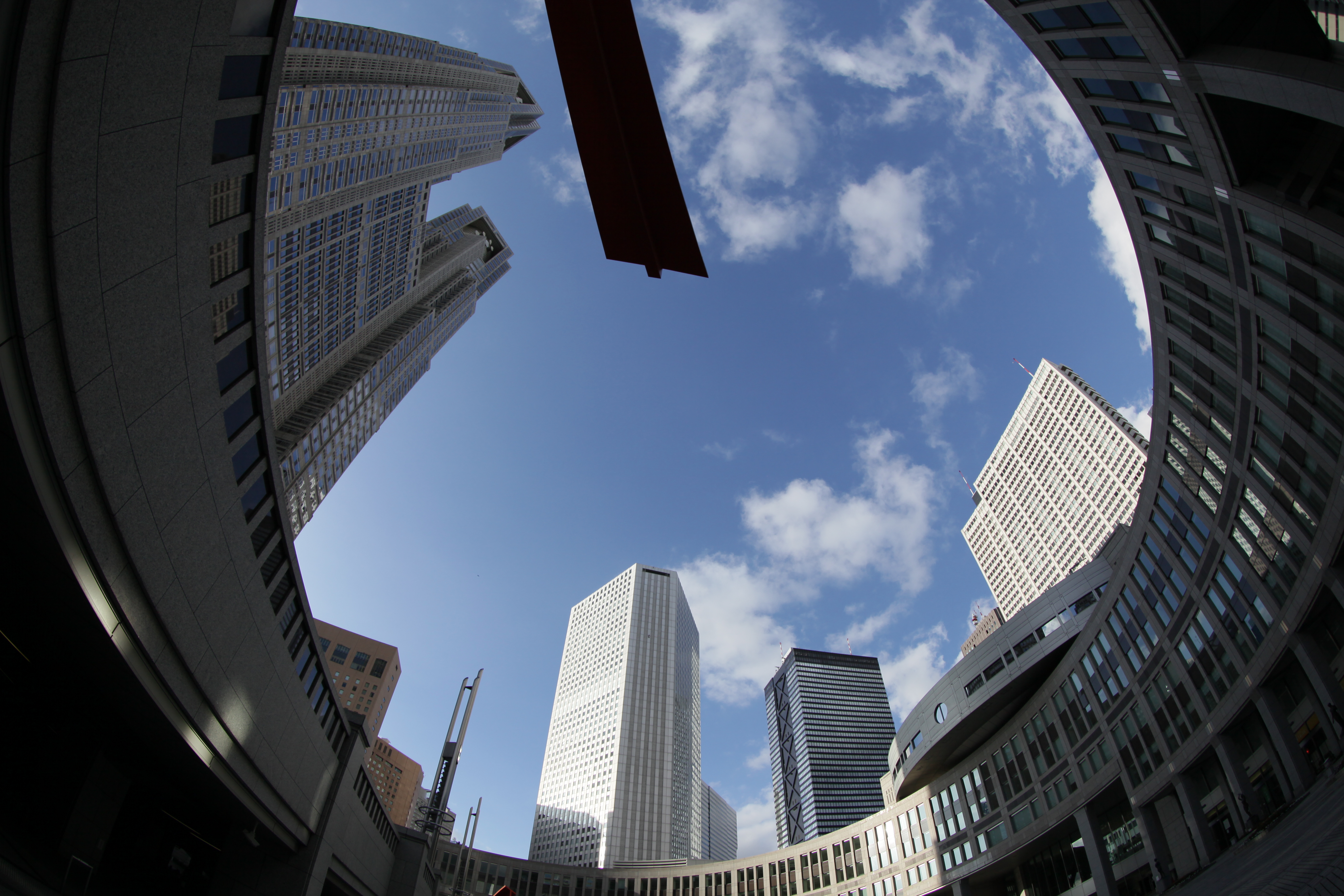 <b>EOS 5D Mark II / EF 8-15mm F4 L Fisheye USM / 約6.3MB / 5,616×3,744 / 1/800秒 / F5.6 / 0EV / ISO200 / マニュアル露出 / WB：5,000K / 15mm</b>