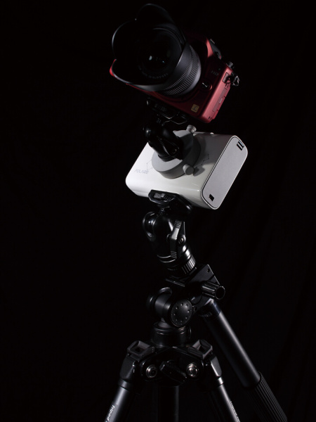 <b>三脚への装着例</b>