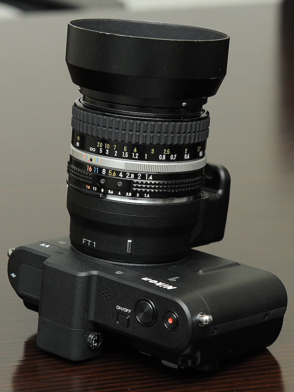 <b>CPU非内蔵レンズの1つ「Ai-S Nikkor 50mm F1.4 S」を装着したところ</b>