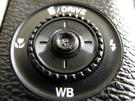 <b>FinePix X100用メニューボタンソリューションを貼付けたところ</b>