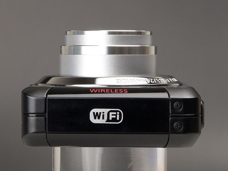 <b>無線LANは本体正面から見て左側に配置されている</b>