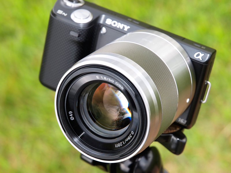 <b>NEX-5Nに装着。発売は12月中旬。価格は3万6,750円</b>