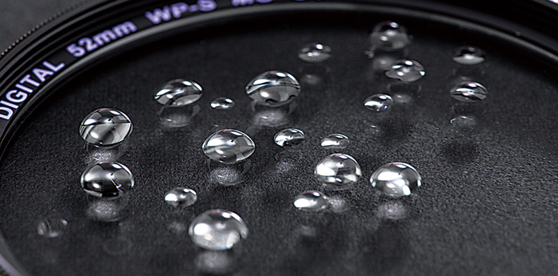 <b>独自のスーパーマルチコートを採用</b>