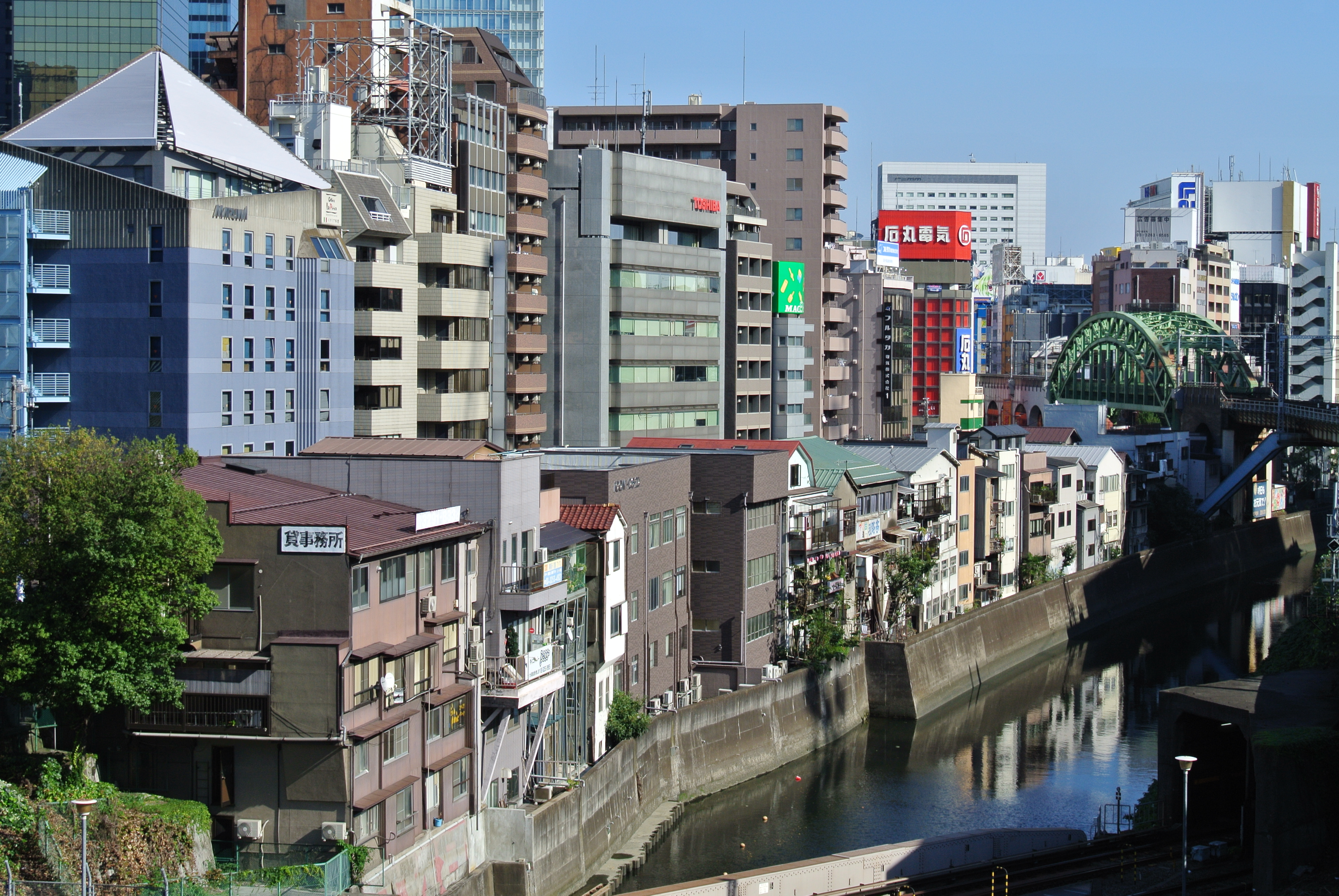 <b>ピクチャーコントロール:風景 / Nikon 1 J1 / 1 NIKKOR VR 10-30mm F3.5-5.6 / 約6.6MB / 3,872×2,592 / 1/250秒 / F8 / -0.3EV / ISO100 / WB:オート / 25.2mm</b>