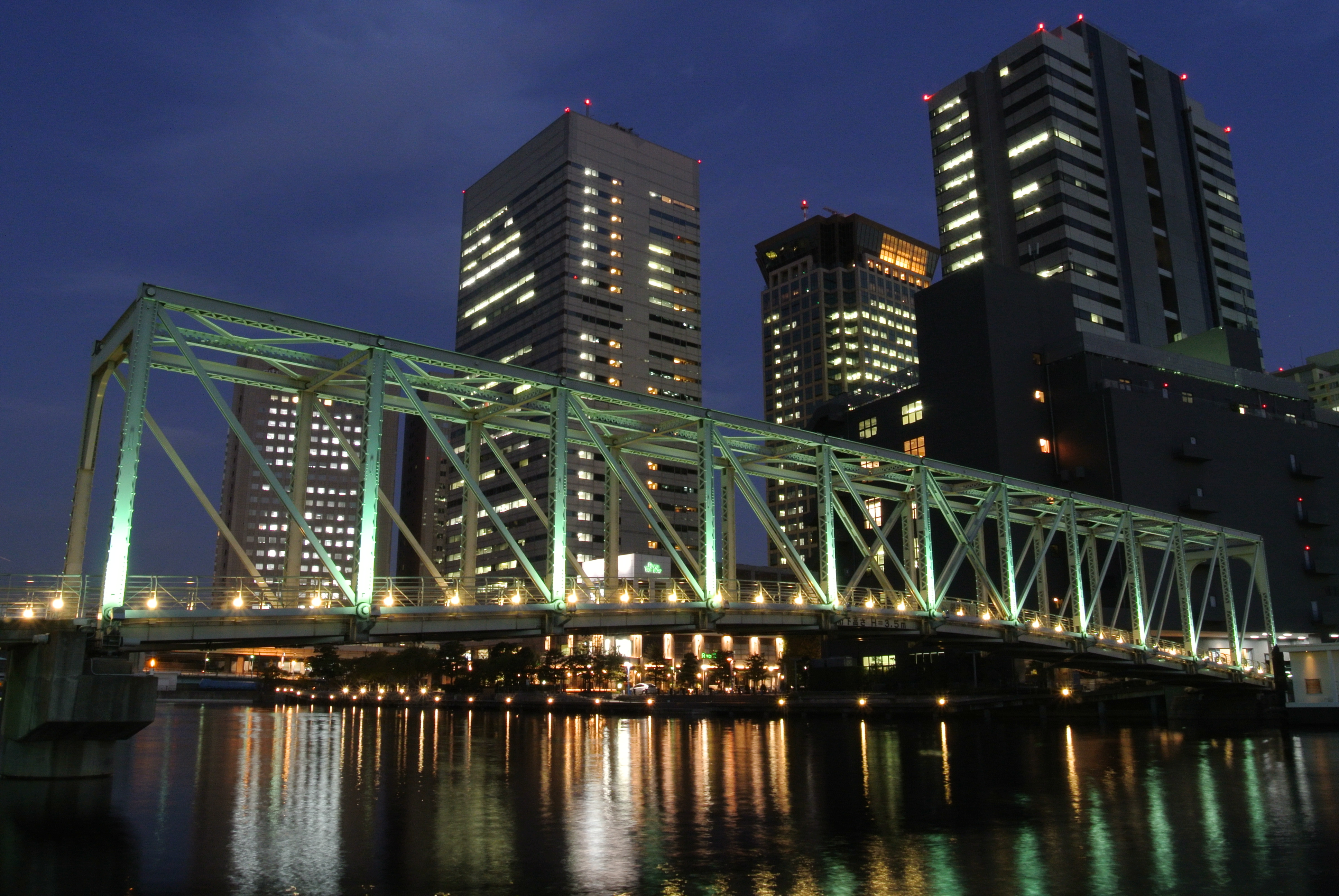<b>ノイズリダクション:オン / ISO400 / Nikon 1 J1 / 1 NIKKOR VR 10-30mm F3.5-5.6 / 約5.9MB / 3,872×2,592 / 3秒 / F11 / 0.0EV / WB:オート / 10mm</b>