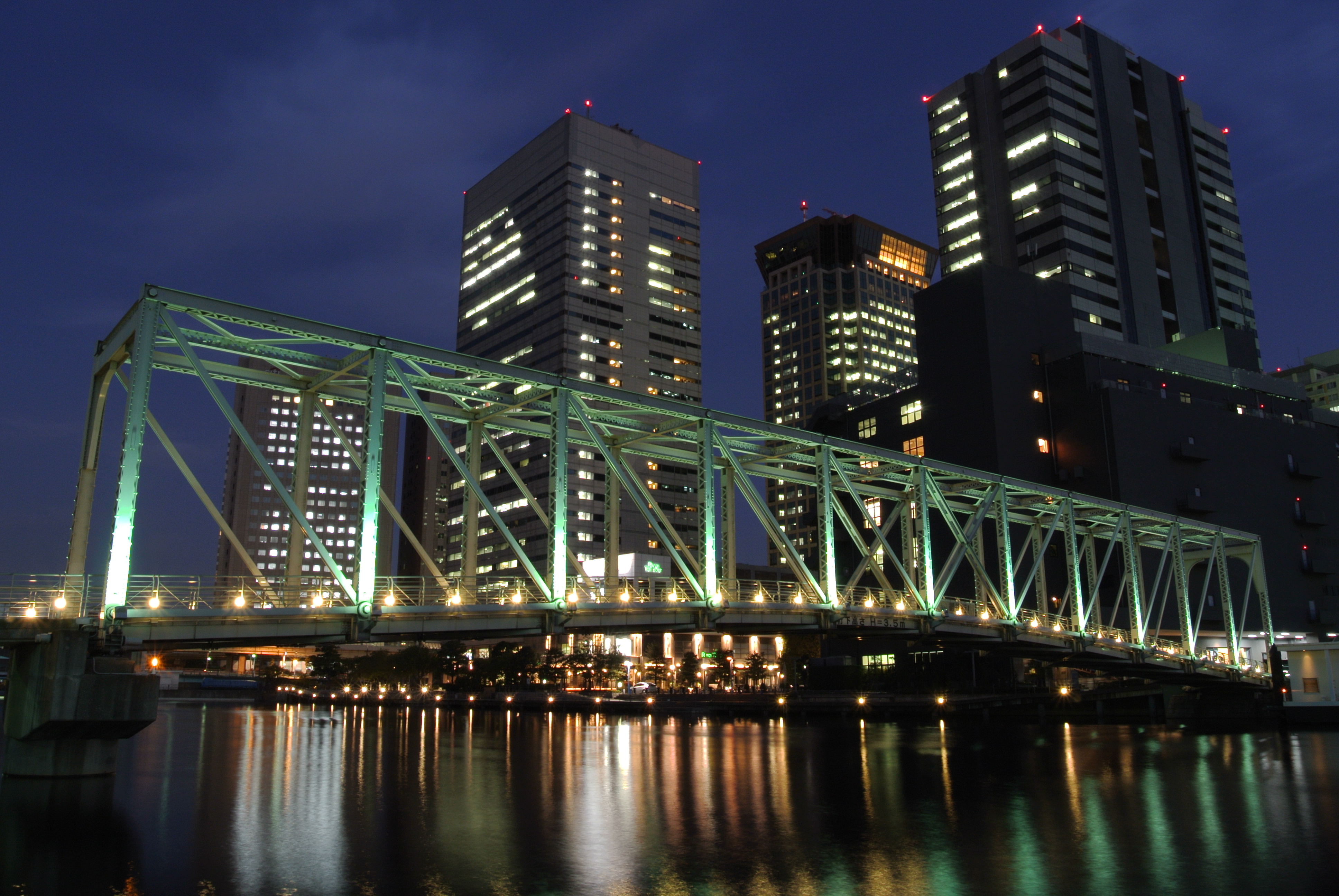 <b>ノイズリダクション:オフ / ISO100 / Nikon 1 J1 / 1 NIKKOR VR 10-30mm F3.5-5.6 / 約5.6MB / 3,872×2,592 / 13秒 / F11 / 0.0EV / WB:オート / 10mm</b>