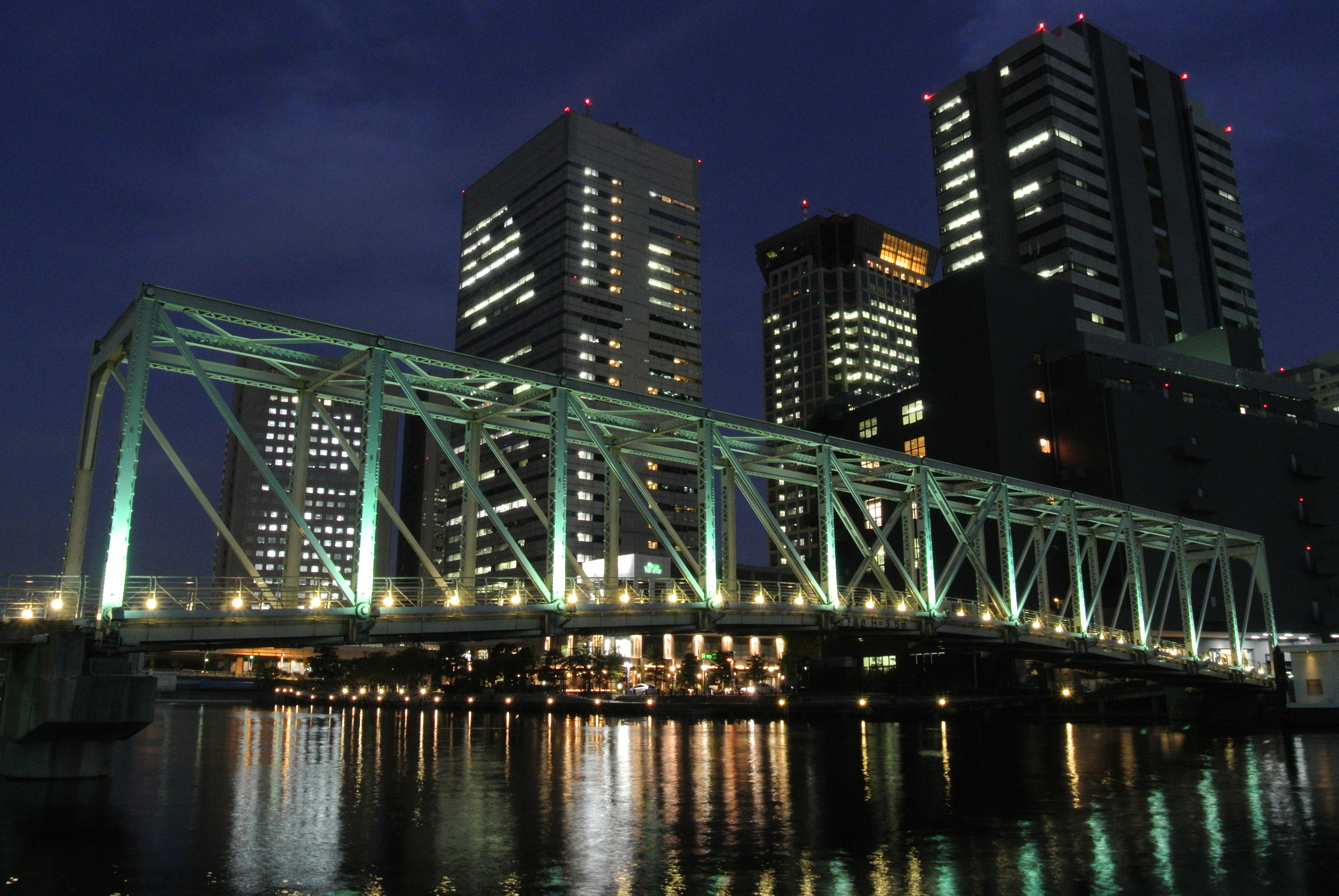 <b>ノイズリダクション:オフ / ISO800 / Nikon 1 J1 / 1 NIKKOR VR 10-30mm F3.5-5.6 / 約6.6MB / 3,872×2,592 / 1.6秒 / F11 / 0.0EV / WB:オート / 10mm</b>