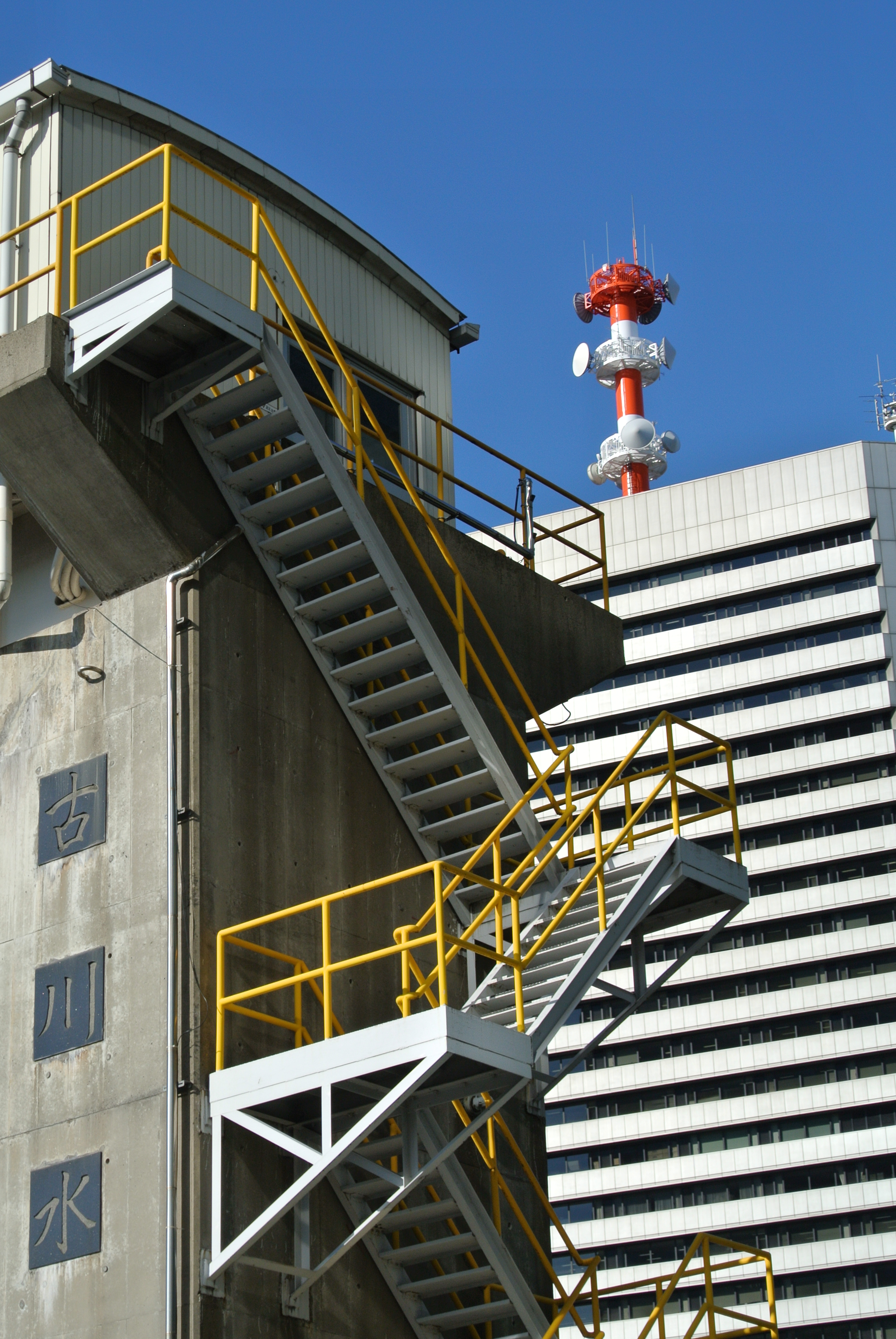 <b>Nikon 1 J1 / 1 NIKKOR VR 10-30mm F3.5-5.6 / 約5.6MB / 2,592×3,872 / 1/640秒 / F6.3 / -0.3EV / ISO100 / WB:オート / 30mm</b>