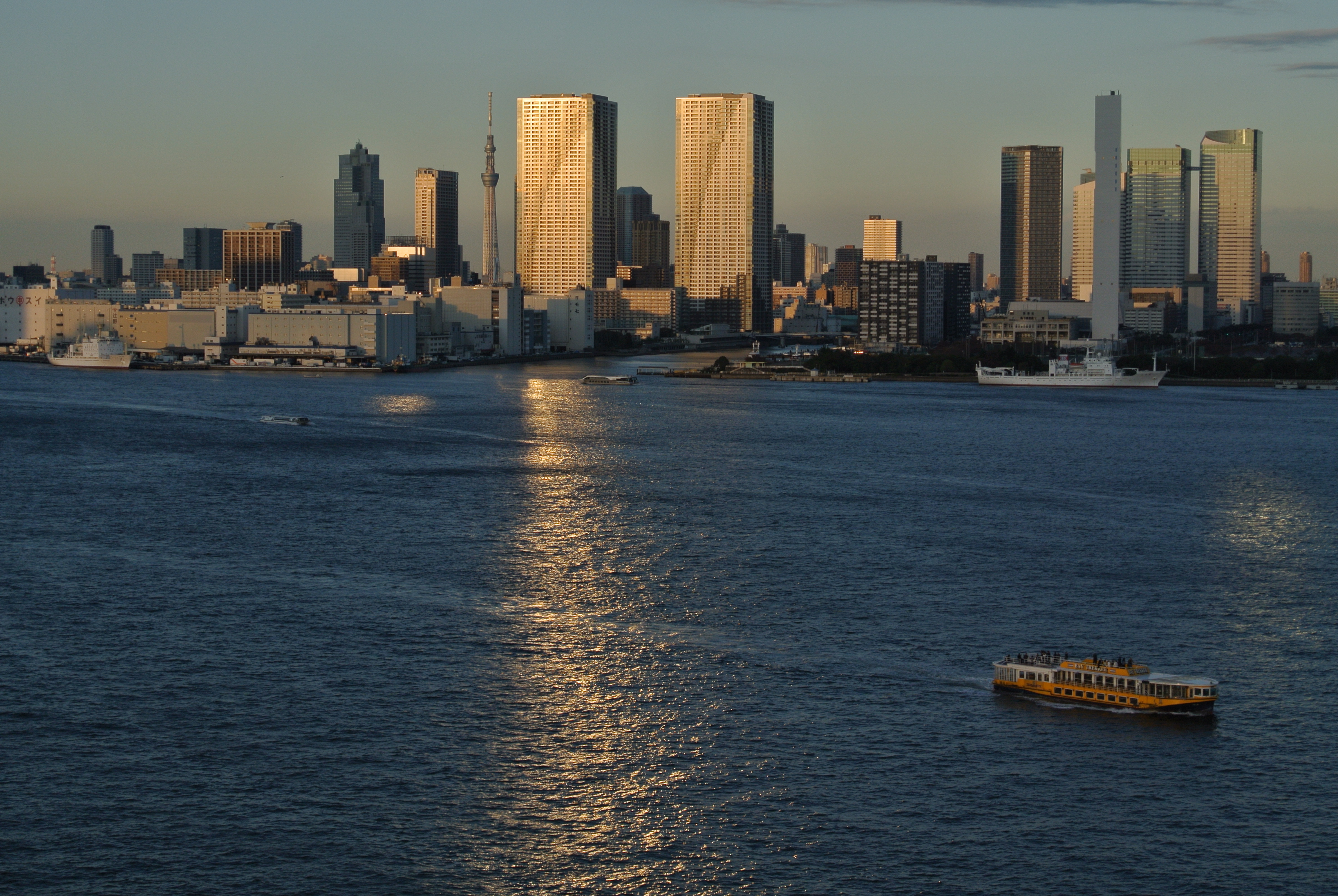 <b>Nikon 1 J1 / 1 NIKKOR VR 10-30mm F3.5-5.6 / 約6.3MB / 3,872×2,592 / 1/400秒 / F5.6 / -1.3EV / ISO100 / WB:晴天 / 30mm</b>