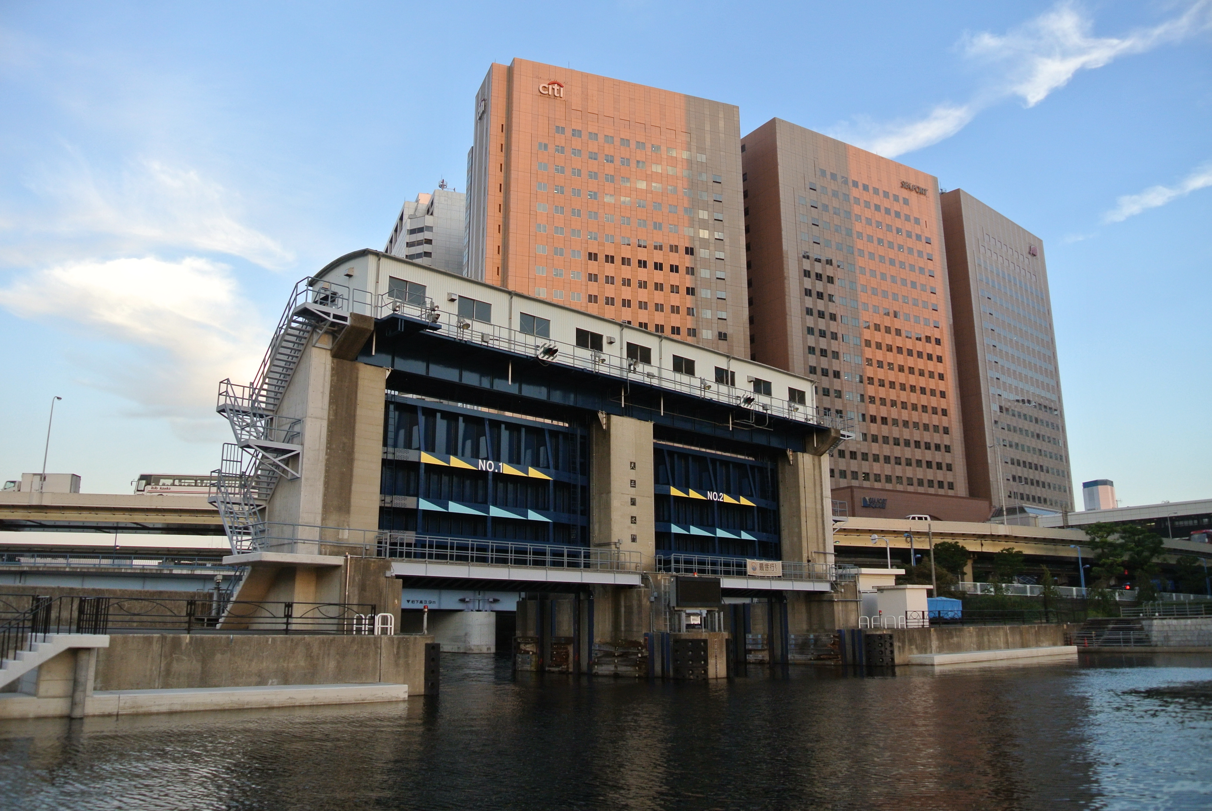 <b>Nikon 1 J1 / 1 NIKKOR VR 10-30mm F3.5-5.6 / 約5.7MB / 3,872×2,592 / 1/320秒 / F4.5 / -0.3EV / ISO400 / WB:晴天 / 10mm</b>